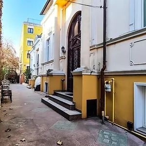 5 Stars High Hostel Boekarest